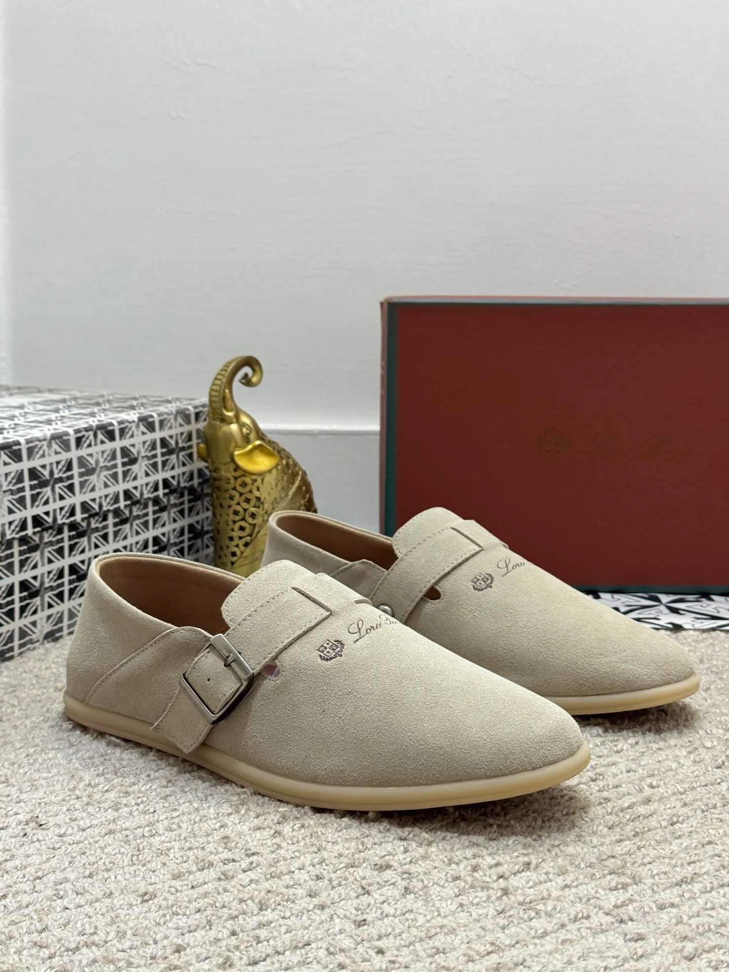 Men's men's shoes 💰420 [New style] 🍓🍓Loro Piana - LP's new moccasin shoes are made of water-repellent treated suede uppers with rubber soles, a classic. The complex craftsmanship and meticulous structure make the shoes light and soft, allowing you to walk comfortably and freely. Perfect for wearing at the beach or out in the water during the summer. Size: 38-44 (45 customized